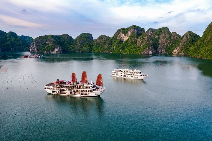 3 Day/2 Night Halong-Lan Ha Bay 5 Star Cruise with Balcony Cabin