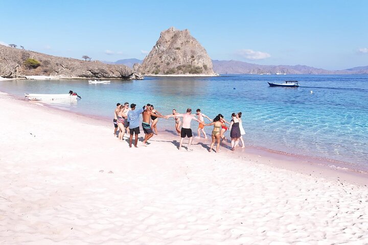 3-Days Sailing Komodo Island,Padar & Manta Point departure every Friday