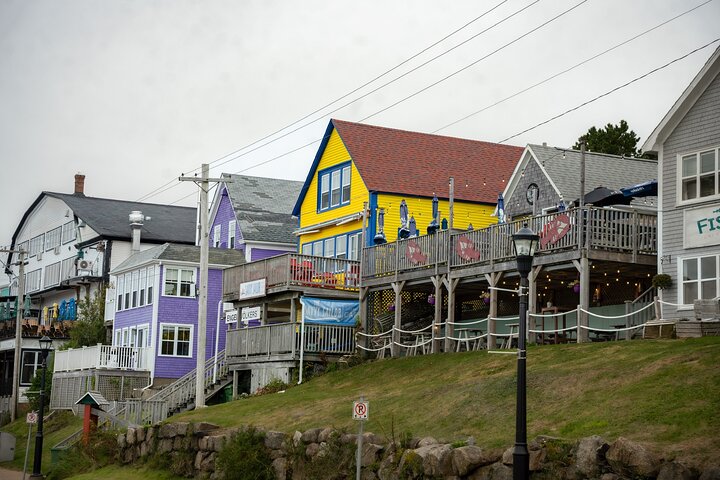 Peggy's Cove, Lunenburg and Titanic Cemetery Full Day Tour