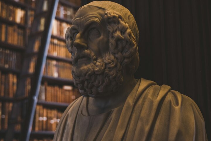 Dublin Book of Kells, Castle and Molly Malone Statue Guided Tour
