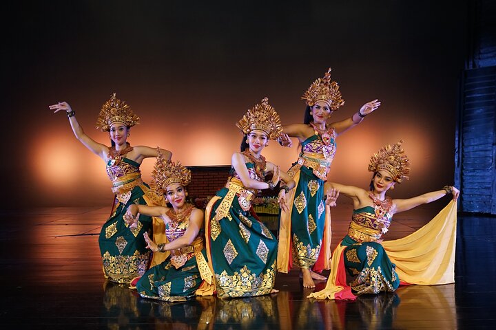 Devdan Show: Top night activity and best cultural dance in Bali