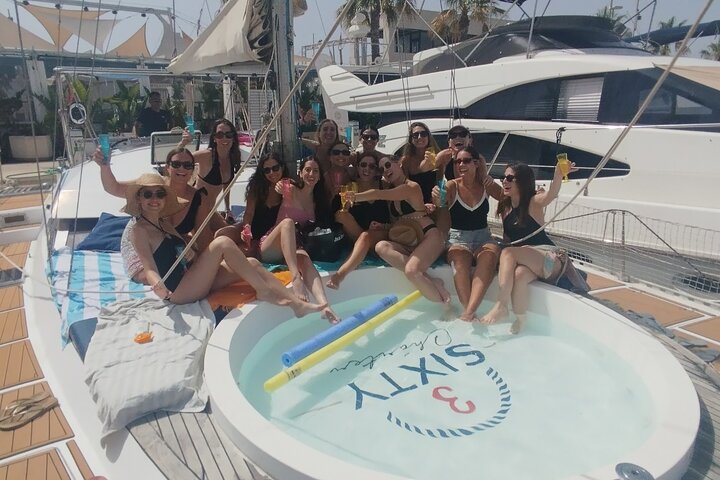2 Hour Catamaran Tour with Jacuzzi and Sea Bath