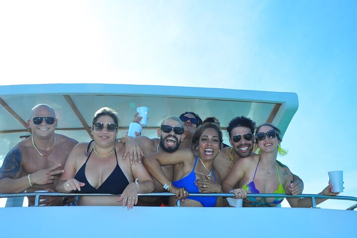 #1 Live DJ Hip Hop adult only Party Boat Unlimited drink sand-bar