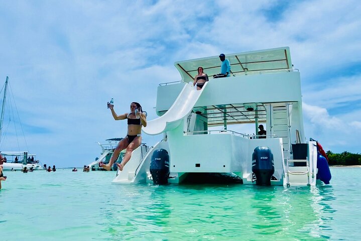 #1 Live DJ Hip Hop adult only Party Boat Unlimited drink sand-bar