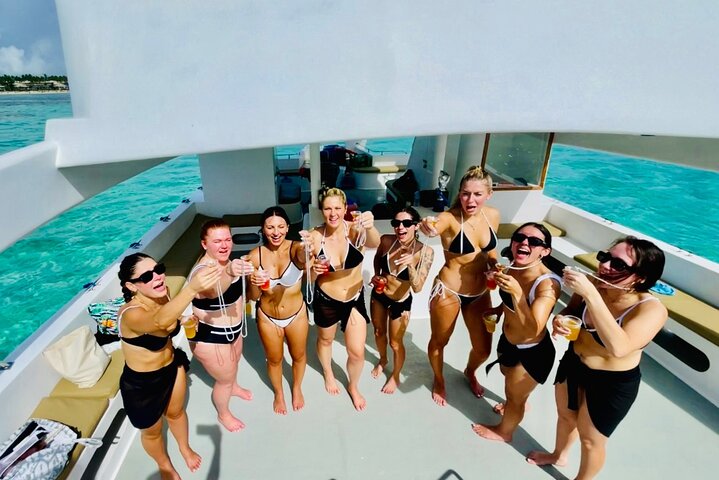 #1 Live DJ Hip Hop adult only Party Boat Unlimited drink sand-bar