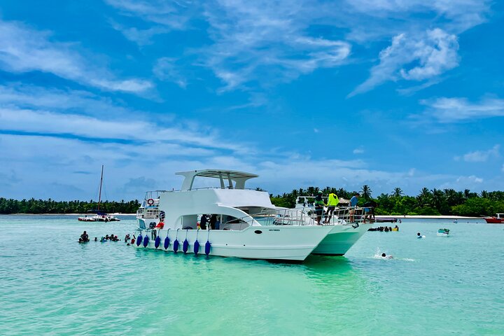 #1 Live DJ Hip Hop adult only Party Boat Unlimited drink sand-bar
