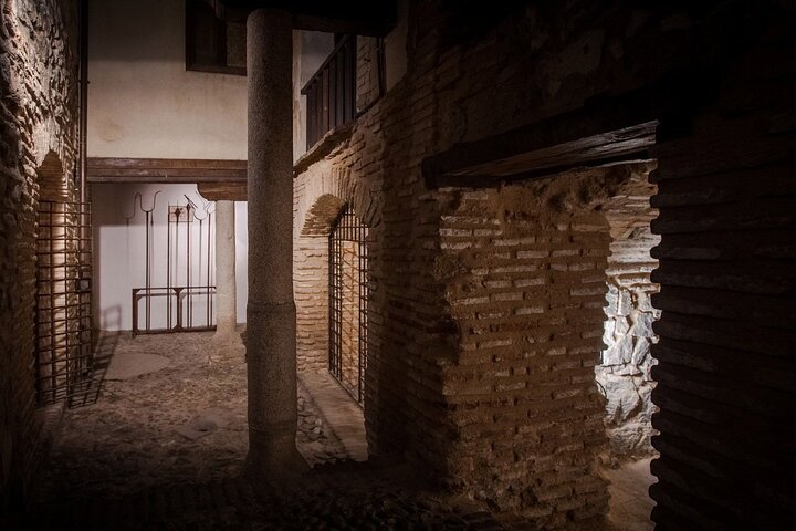 Toledo Underground Tour Visit Roman Baths and Private Cellars