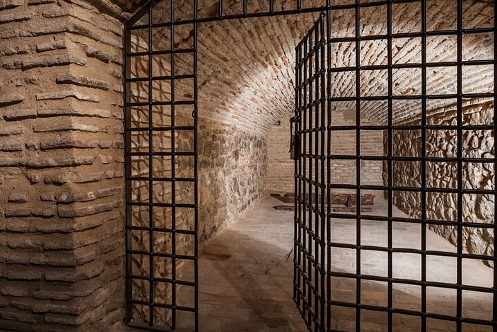 Toledo Underground Tour Visit Roman Baths and Private Cellars