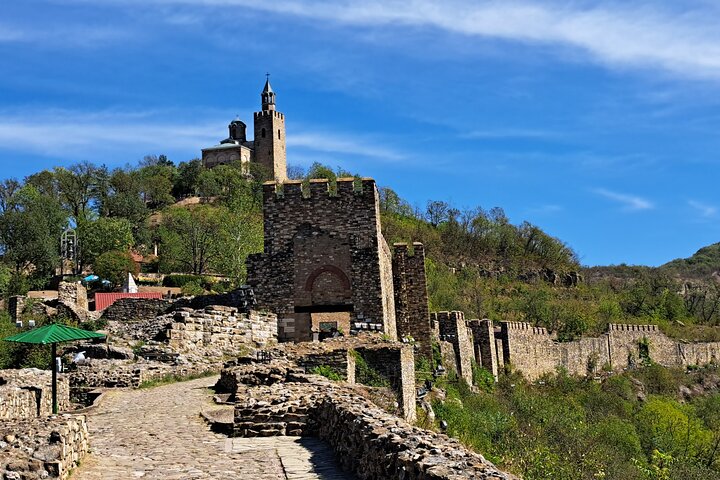Veliko Tarnovo and Arbanasi day tour from Sofia with pickup