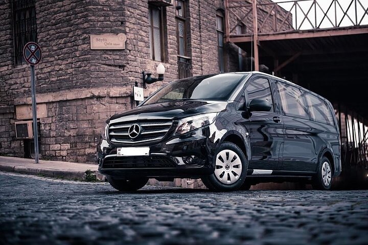Glasgow by Yourself by private vehicle - 4 or 8 hrs disposal