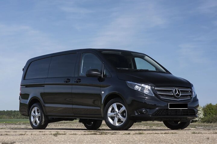 Arrival by Private Minivan from Porto Airport OPO to Porto City