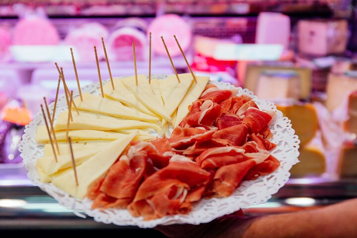 Food Tasting Walking Tour in Palma with a Local