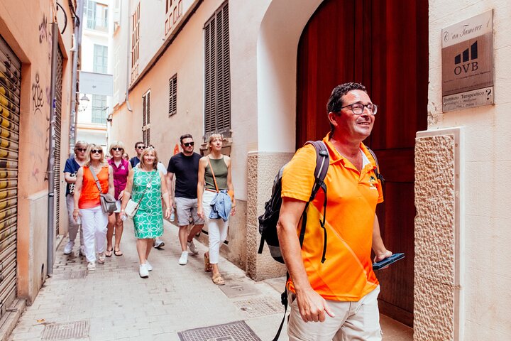 Food Tasting Walking Tour in Palma with a Local