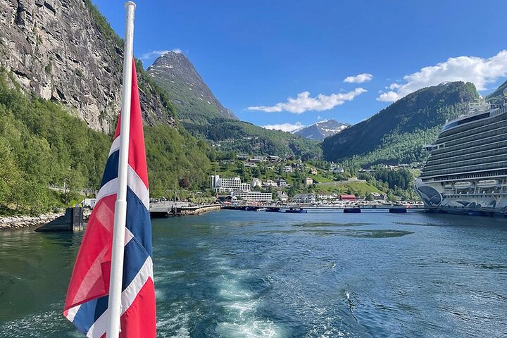 Geiranger Fjord Tour with Waterfall Tasting