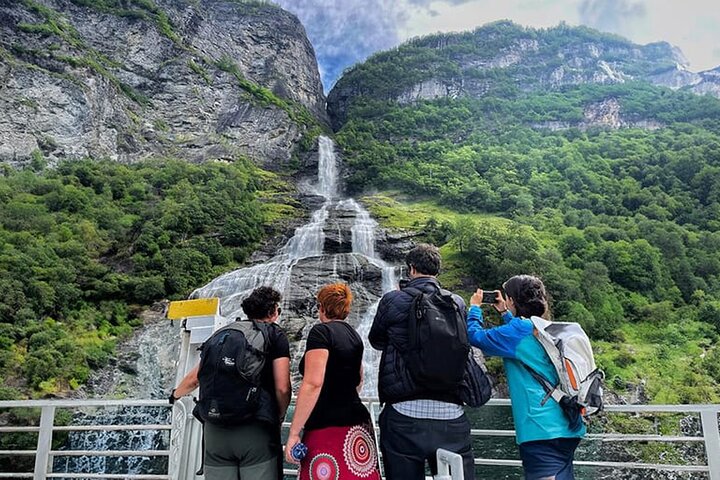 Geiranger Fjord Tour with Waterfall Tasting