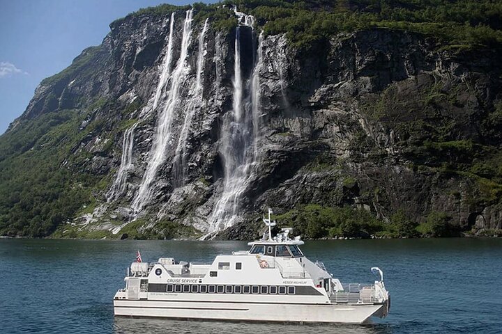Geiranger Fjord Tour with Waterfall Tasting
