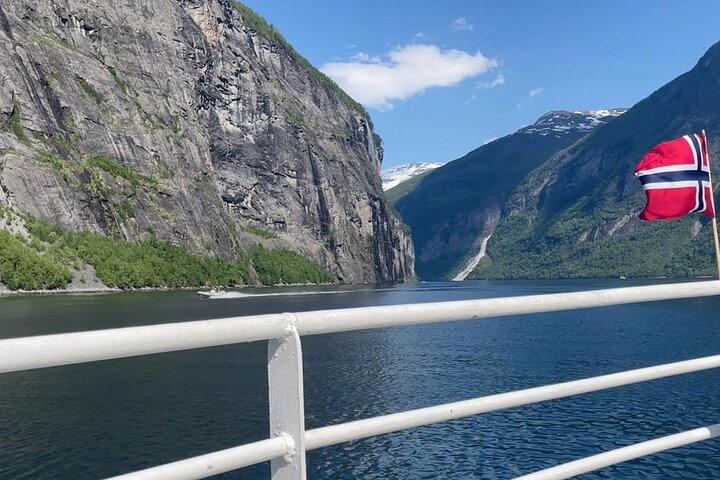 Geiranger Fjord Tour with Waterfall Tasting