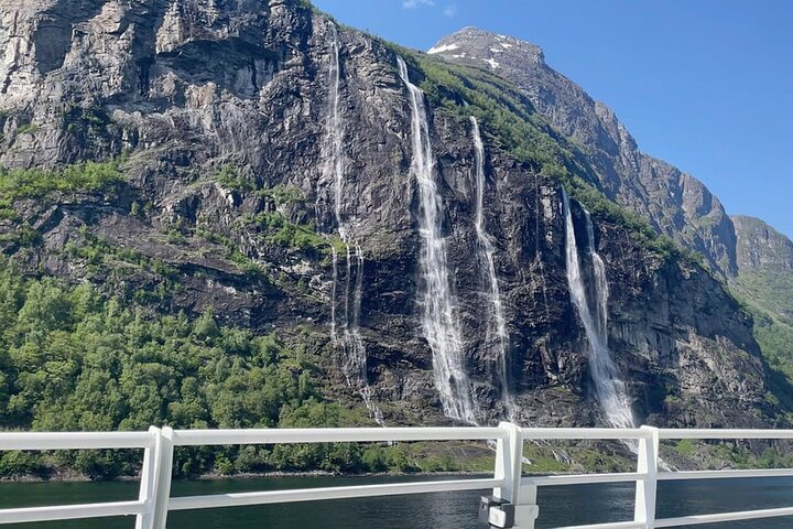 Geiranger Fjord Tour with Waterfall Tasting
