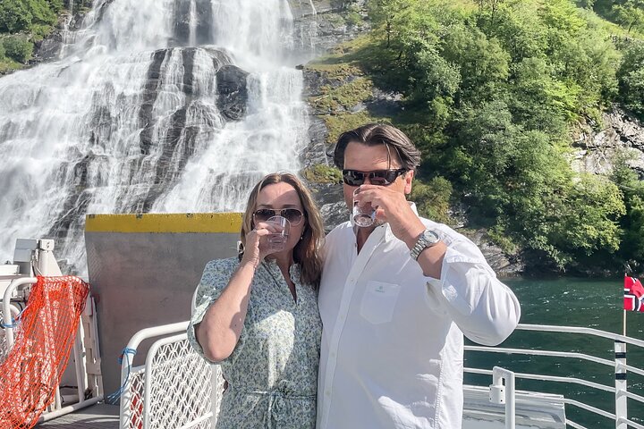 Geiranger Fjord Tour with Waterfall Tasting