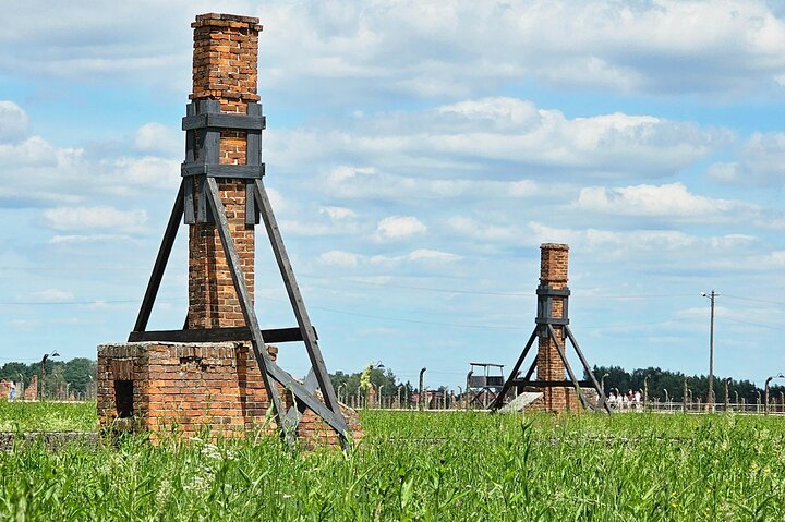 Krakow to Auschwitz Birkenau Guided Tour with Transfer and Ticket