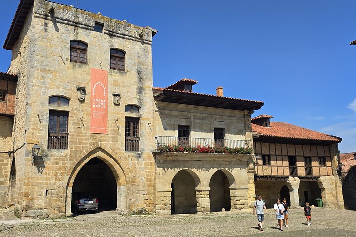 Private Guided Walking Tour of Santillana del Mar
