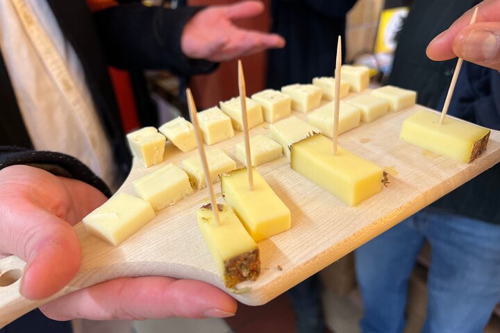 Zurich Food Tour with 10 Local Delicacies, Cheeses & Chocolates