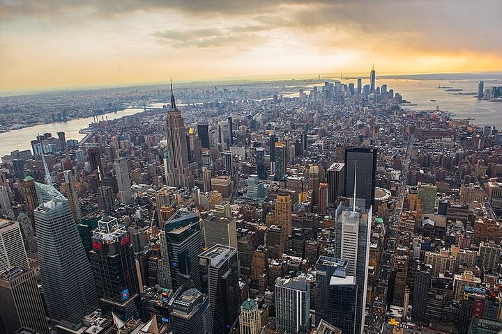 NYC: JFK|LGA|EWR Airport Private Roundtrip Transfer to Manhattan
