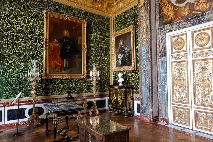Palace of Versailles Tour with Garden Access