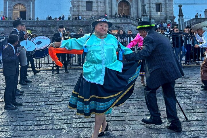 Private and Personalized City Tour of Quito Teleferico and Middle of the World