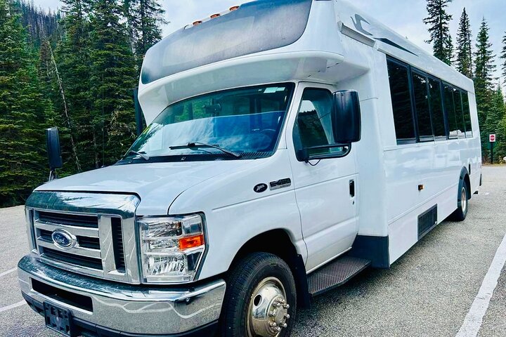 Calgary/Canmore/Banff: Moraine Lake & Lake Louise Return Shuttle