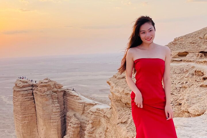 Edge of the World Riyadh Tour with Camel Ride, Bat Cave & Dinner