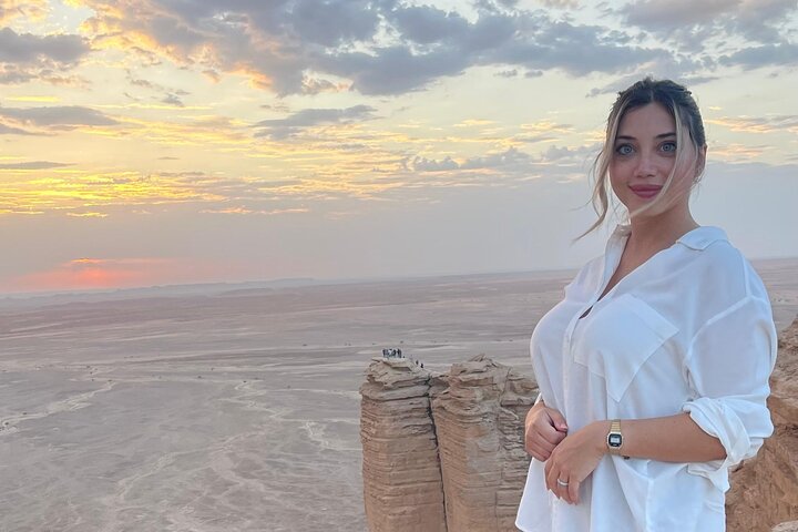 Edge of the World Riyadh Tour with Camel Ride, Bat Cave & Dinner