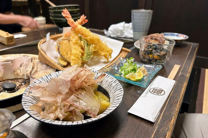 Kanazawa Night Tour with Local Meal and Drinks