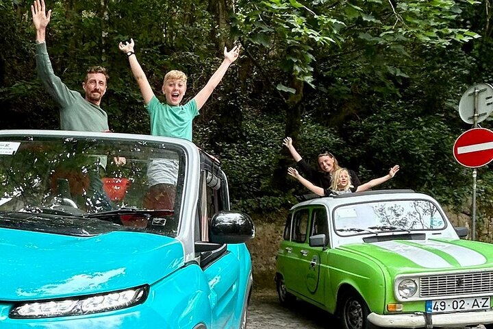Private Sintra Tour Palaces and Coast by Vintage Car or Jeep