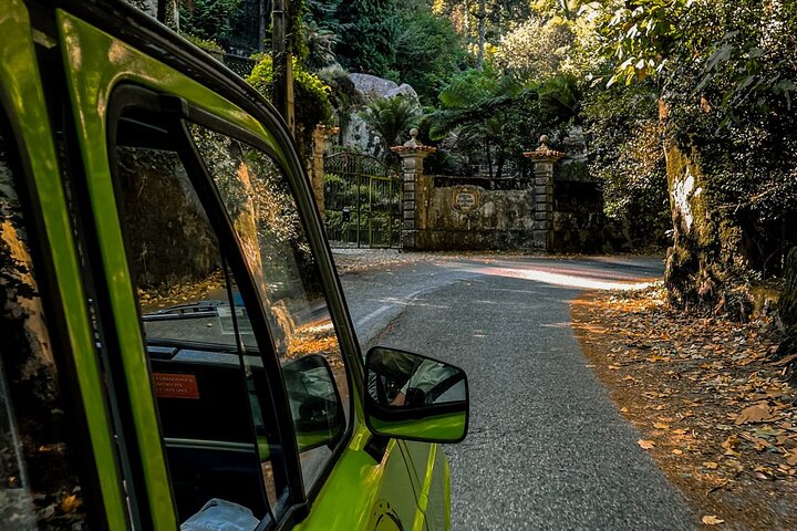 Private Sintra Tour Palaces and Coast by Vintage Car or Jeep