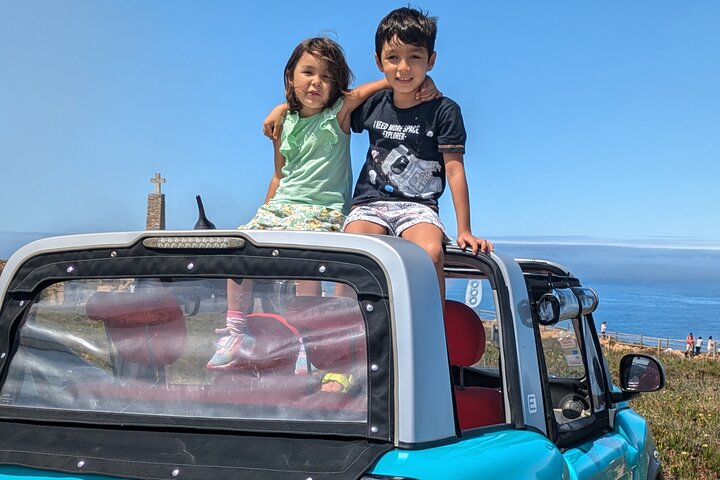 Private Sintra Tour Palaces and Coast by Vintage Car or Jeep
