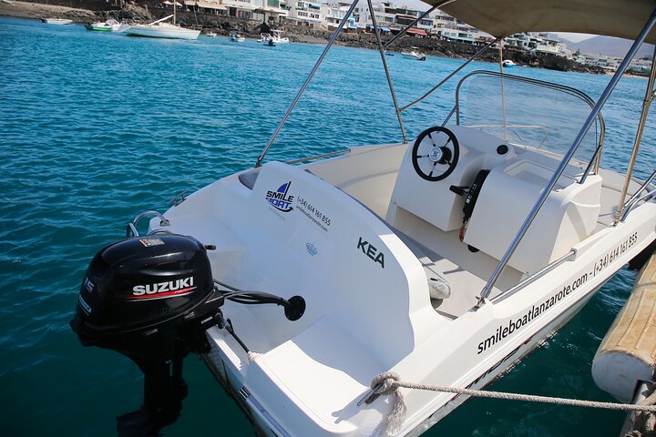 Self drive Boat Hire in Playa Blanca for 5 People