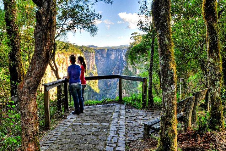 Canyon Adventure: Trail & Picnic Experience at Itaimbezinho