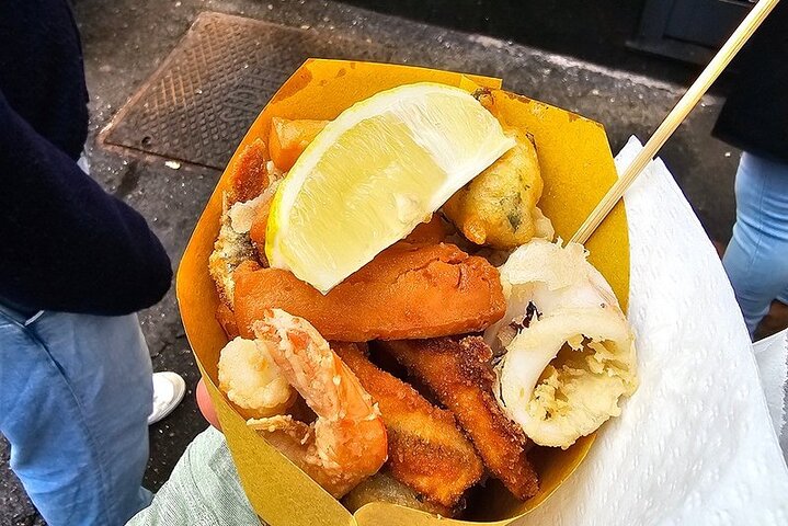 Genoa Food, Wine Tasting & History Walking Tour
