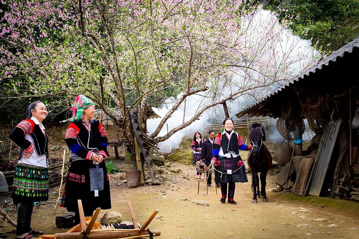 Motorbike Tour: Dien Bien Phu Food & Cultural Night Experience