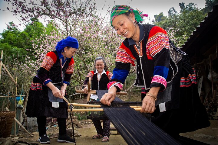 Motorbike Tour: Dien Bien Phu Food & Cultural Night Experience