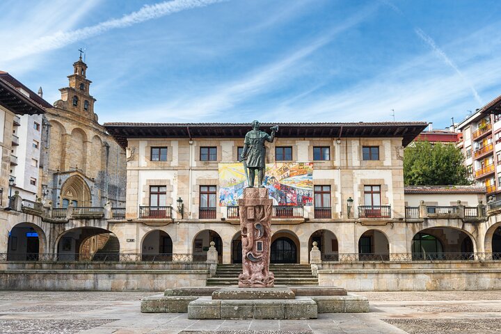 Bilbao: Gaztelugatxe, Bermeo, Mundaka and Gernika with Txakoli