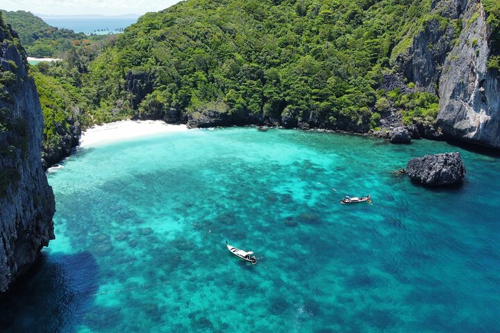 Phi Phi, Maya and Bamboo Islands Day Tour by Speedboat in Krabi