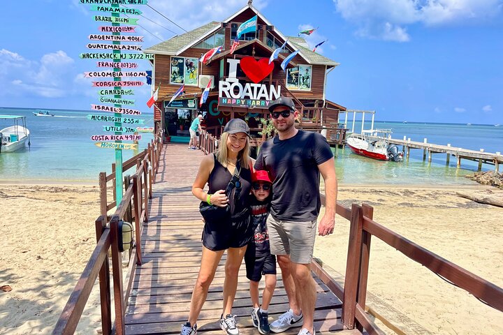 Roatán Island Tour: Sloth & Monkey Park, Rum, and Chocolate