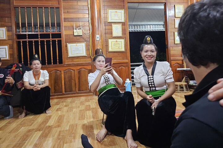 Motorbike Tour: Dien Bien Phu Food & Cultural Night Experience