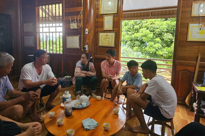 Motorbike Tour: Dien Bien Phu Food & Cultural Night Experience