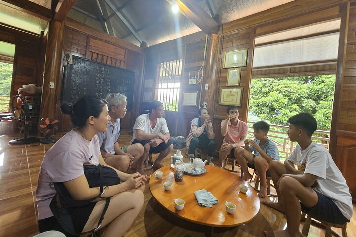 Motorbike Tour: Dien Bien Phu Food & Cultural Night Experience