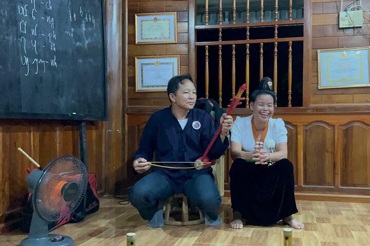 Motorbike Tour: Dien Bien Phu Food & Cultural Night Experience
