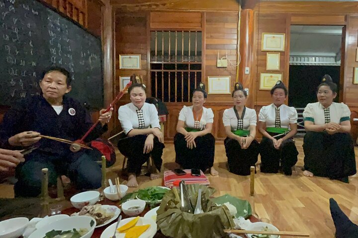 Motorbike Tour: Dien Bien Phu Food & Cultural Night Experience
