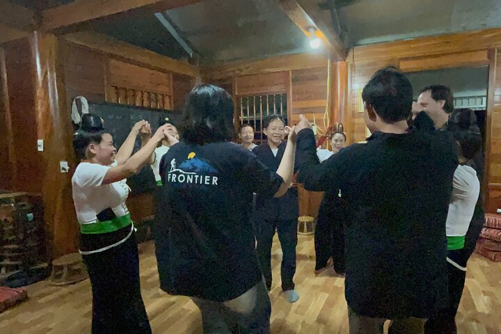 Motorbike Tour: Dien Bien Phu Food & Cultural Night Experience